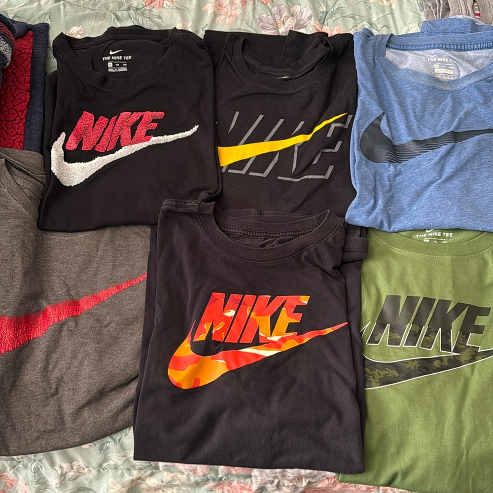 Nike graphic t shirt